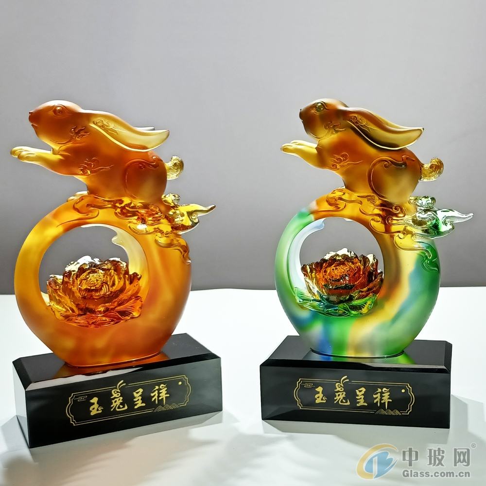 琉璃映瑞兔，匠心鑄殊榮——深圳琉璃兔子獎(jiǎng)杯與兔年生肖工藝禮品